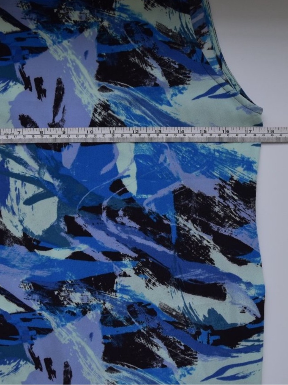 Abstract Print Shift Dress - Picture 4 of 10